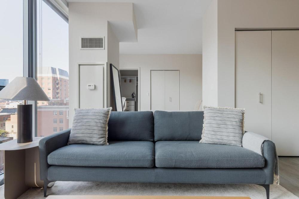 River North jr 1br w game room nr beach L CHI-971